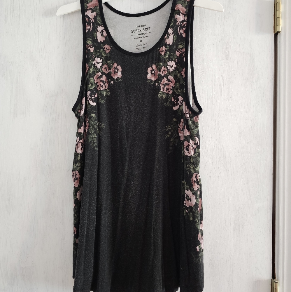 Torrid black floral tank size 0 size large